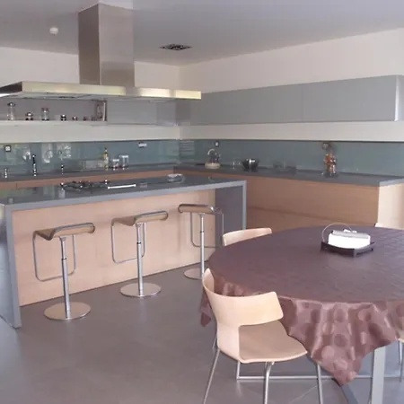 ゲストハウス Amazing House With Private Pool ローレ