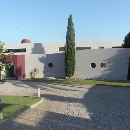 Amazing House With Private Pool ローレ