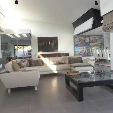 Amazing House With Private Pool