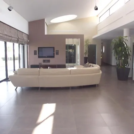 Amazing House With Private Pool